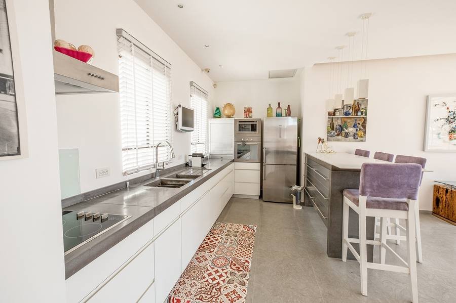 Open kitchen on the entertaining level of the Shefer 19 duplex penthouse